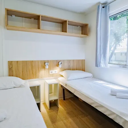 Small Camp Kr Vip Full Service Κάμπινγκ Baia Domizia