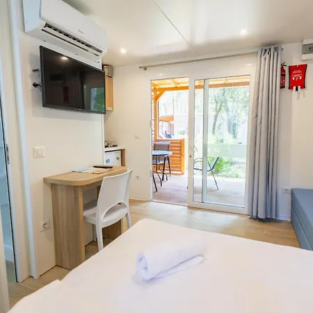 Small Camp Kr Vip Full Service *