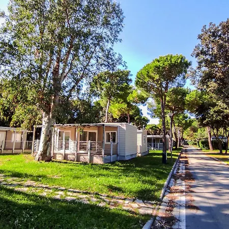 Small Camp Kr Vip Full Service * Baia Domizia